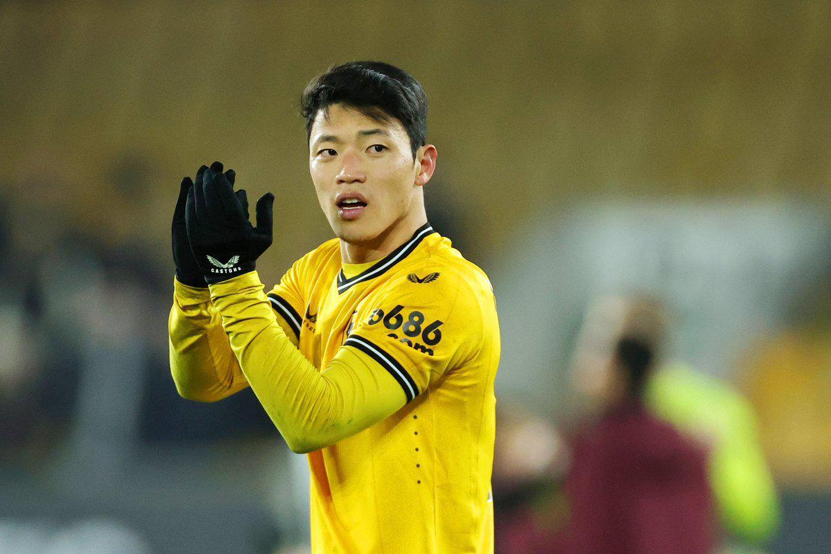 罗马诺:狼队拒绝了对黄喜灿的报价,他们视其为队内重要球员